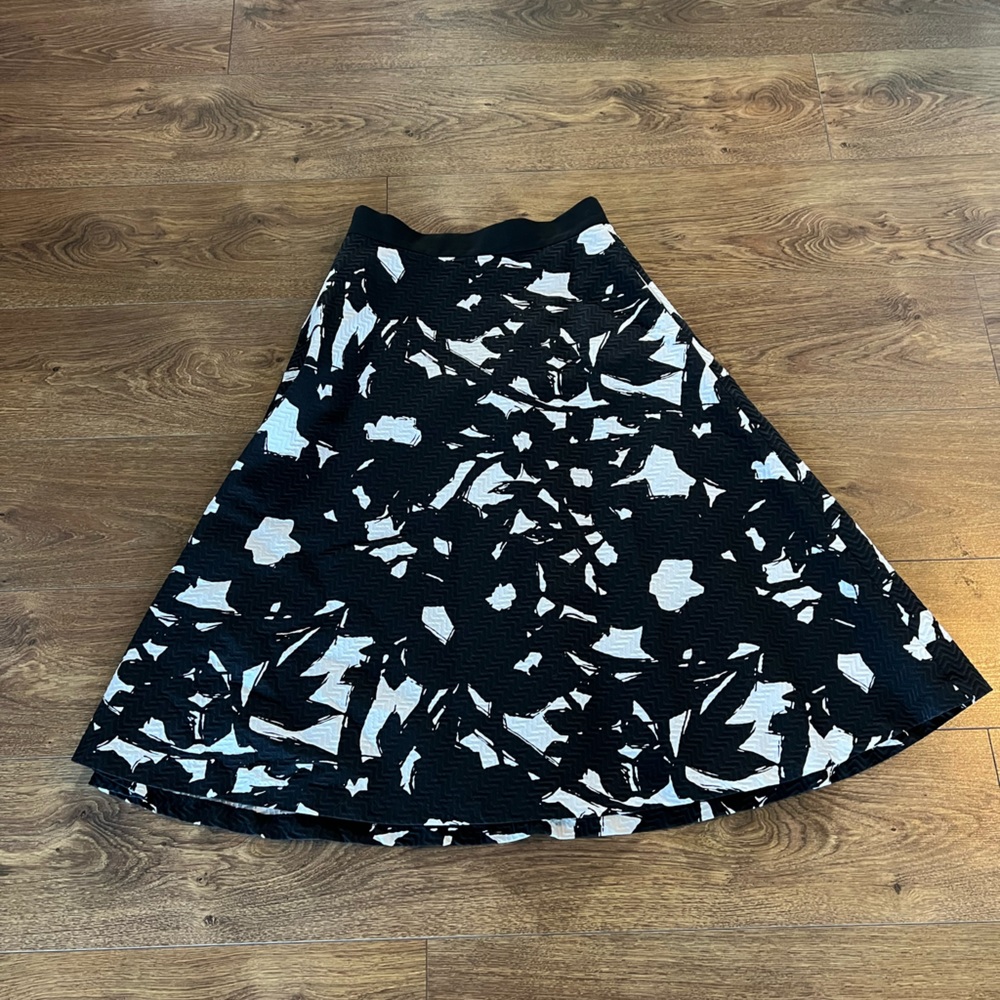 Beautiful A-Line Black & White Banana Republic Skirt